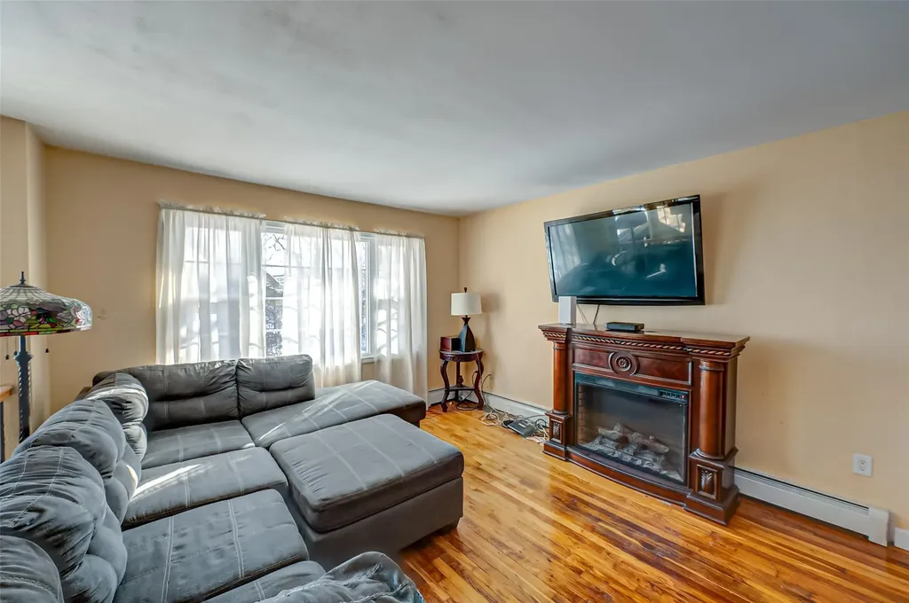 888 Pine Avenue West Islip NY 11795