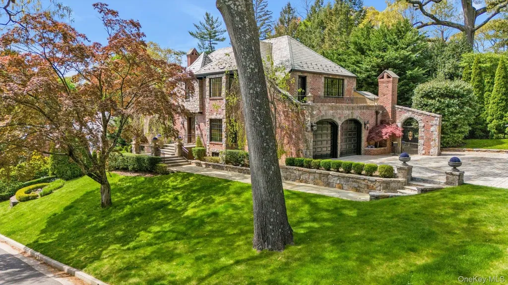 183 Mill Spring Road Manhasset NY 11030