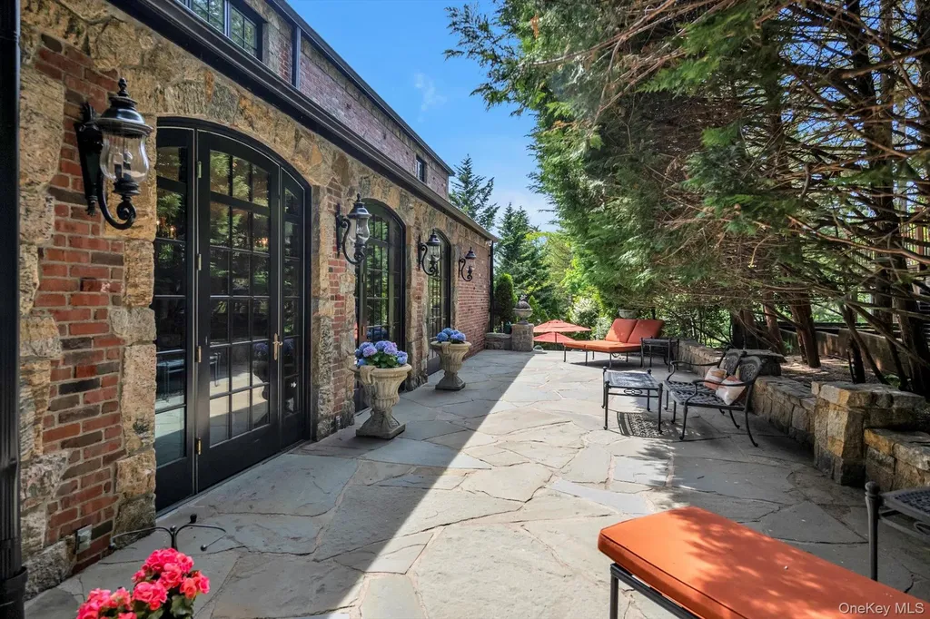 183 Mill Spring Road Manhasset NY 11030