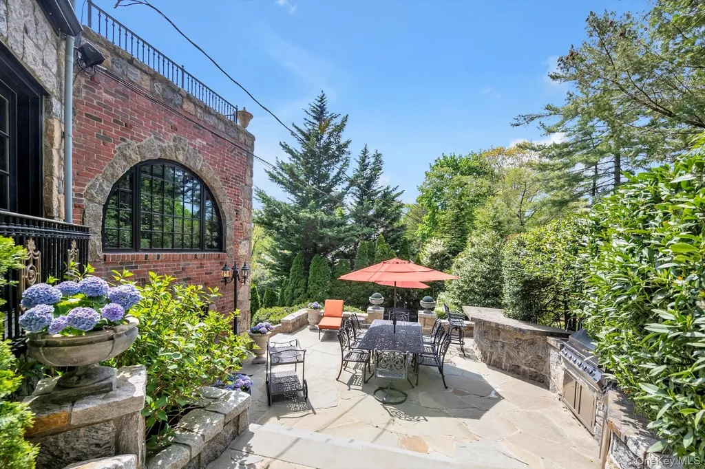 183 Mill Spring Road Manhasset NY 11030