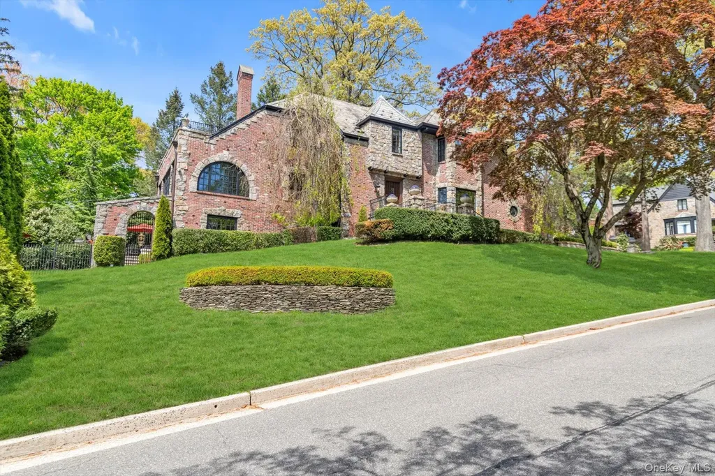 183 Mill Spring Road Manhasset NY 11030