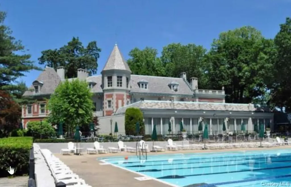 183 Mill Spring Road Manhasset NY 11030