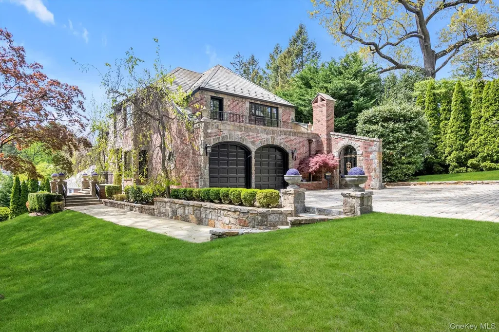 183 Mill Spring Road Manhasset NY 11030