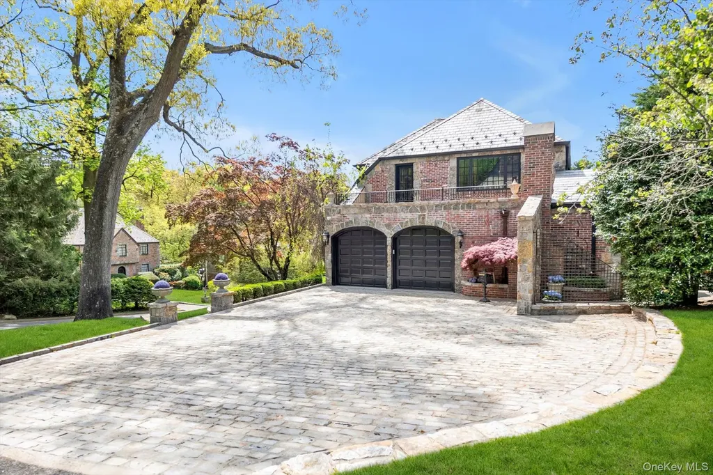 183 Mill Spring Road Manhasset NY 11030
