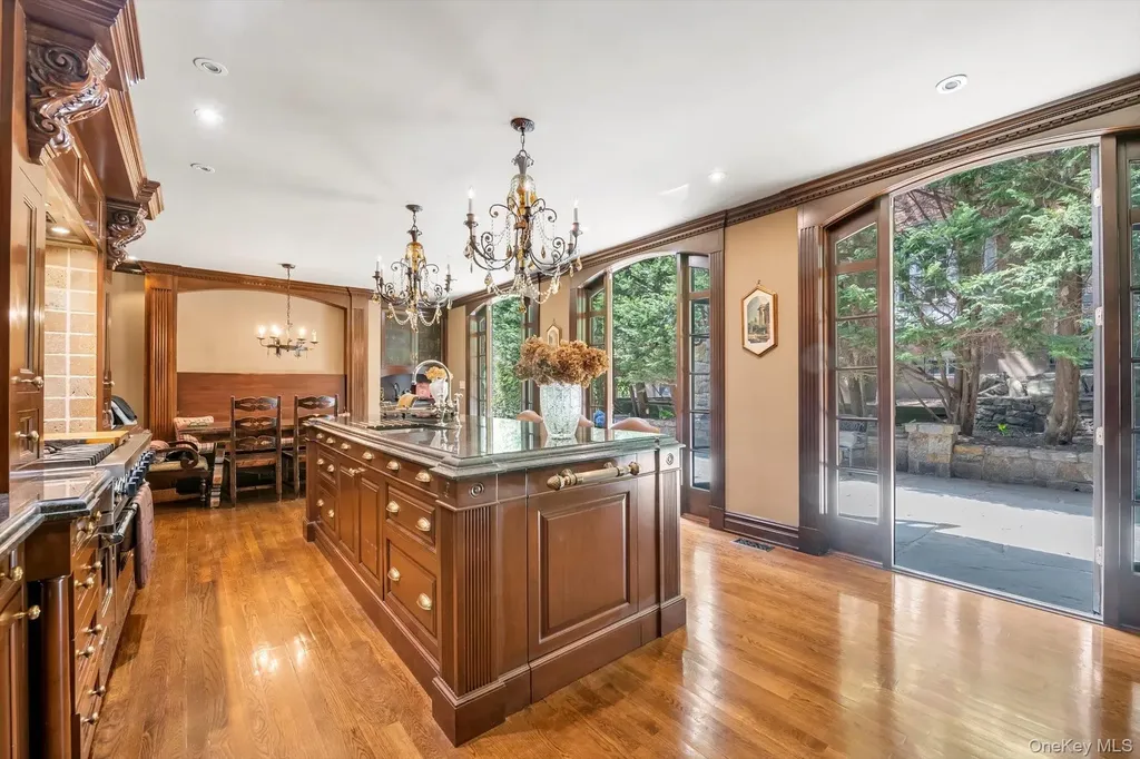 183 Mill Spring Road Manhasset NY 11030