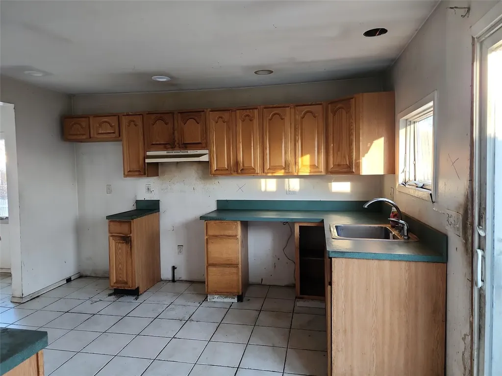 74 Glenmore Avenue Central Islip NY 11722
