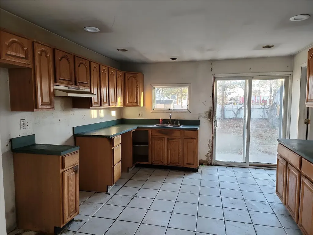 74 Glenmore Avenue Central Islip NY 11722
