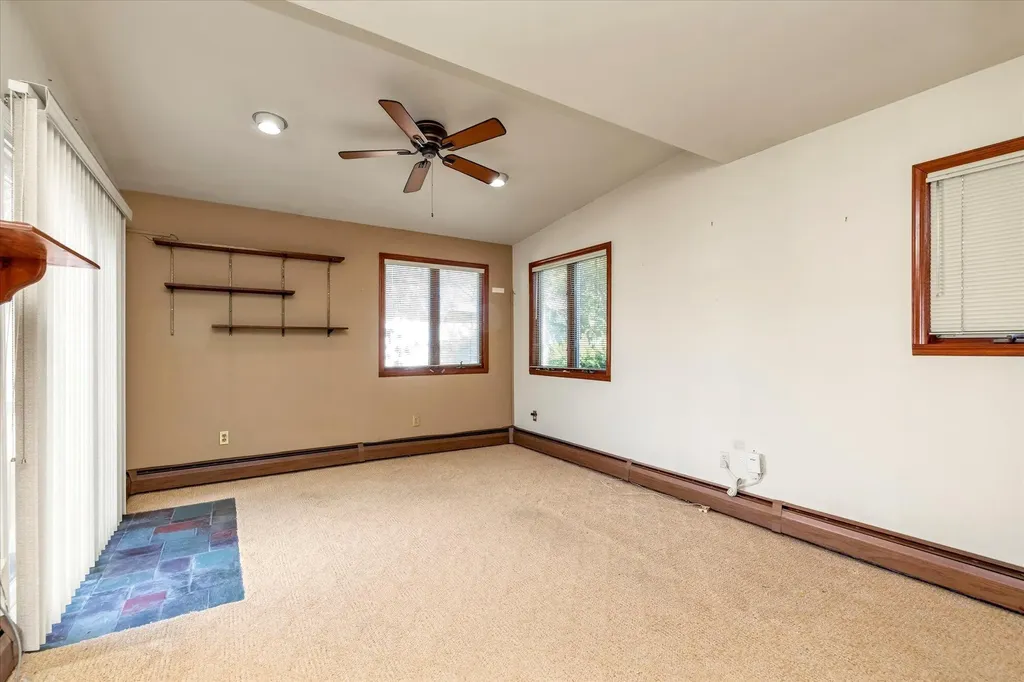 25 Moss Lane Levittown NY 11756