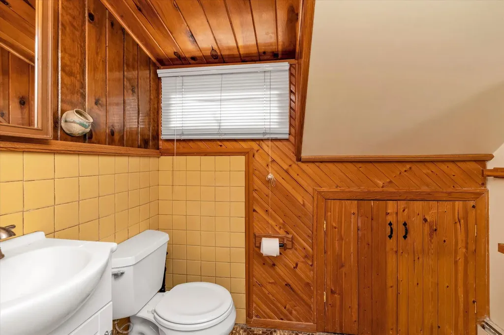 25 Moss Lane Levittown NY 11756