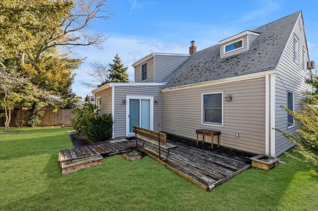 25 Moss Lane Levittown NY 11756