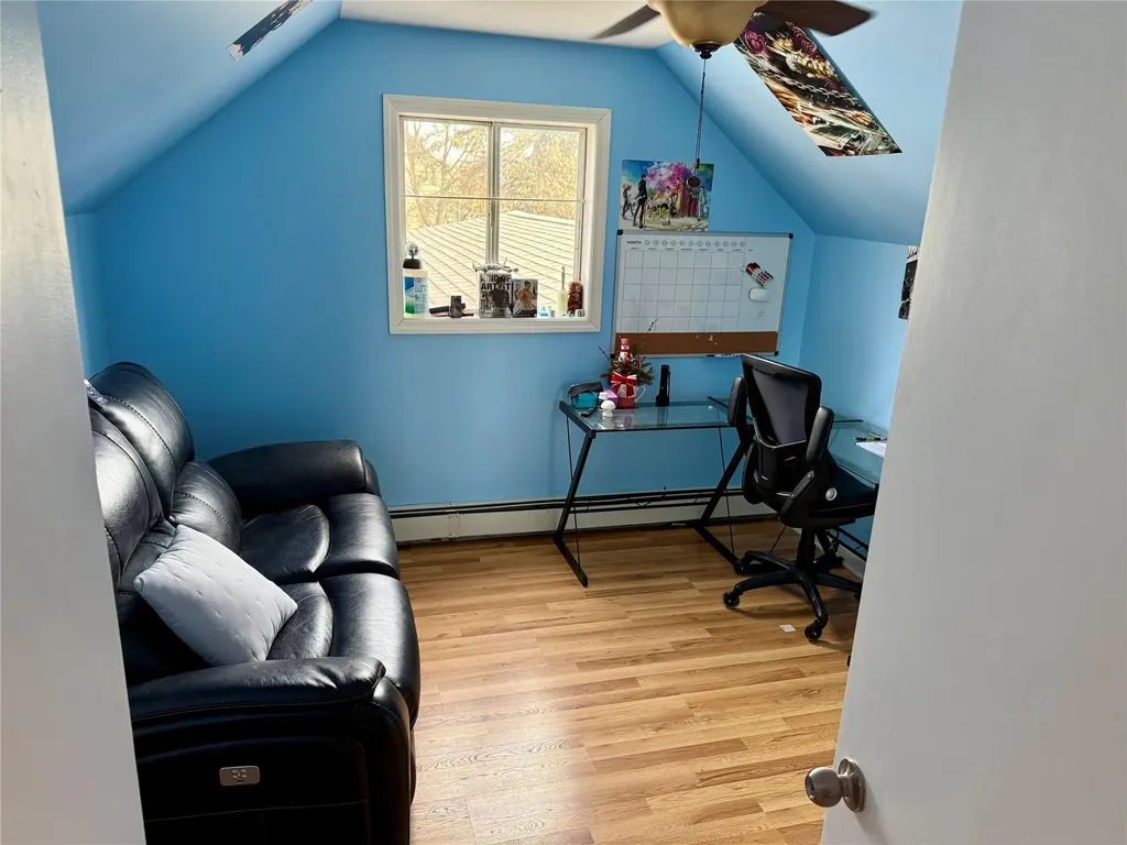 83 Heathcote Road Lindenhurst NY 11757