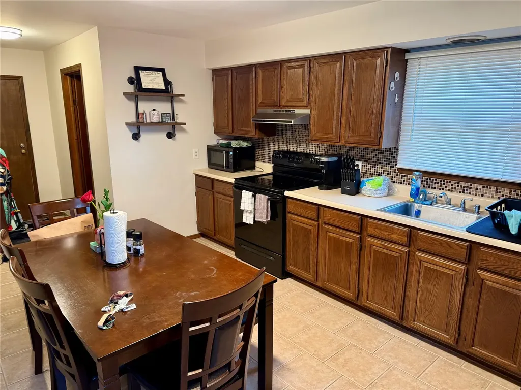 83 Heathcote Road Lindenhurst NY 11757