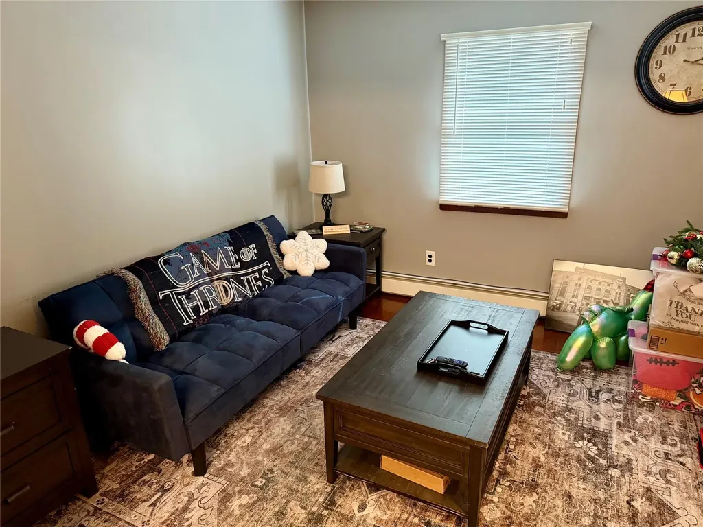 83 Heathcote Road Lindenhurst NY 11757