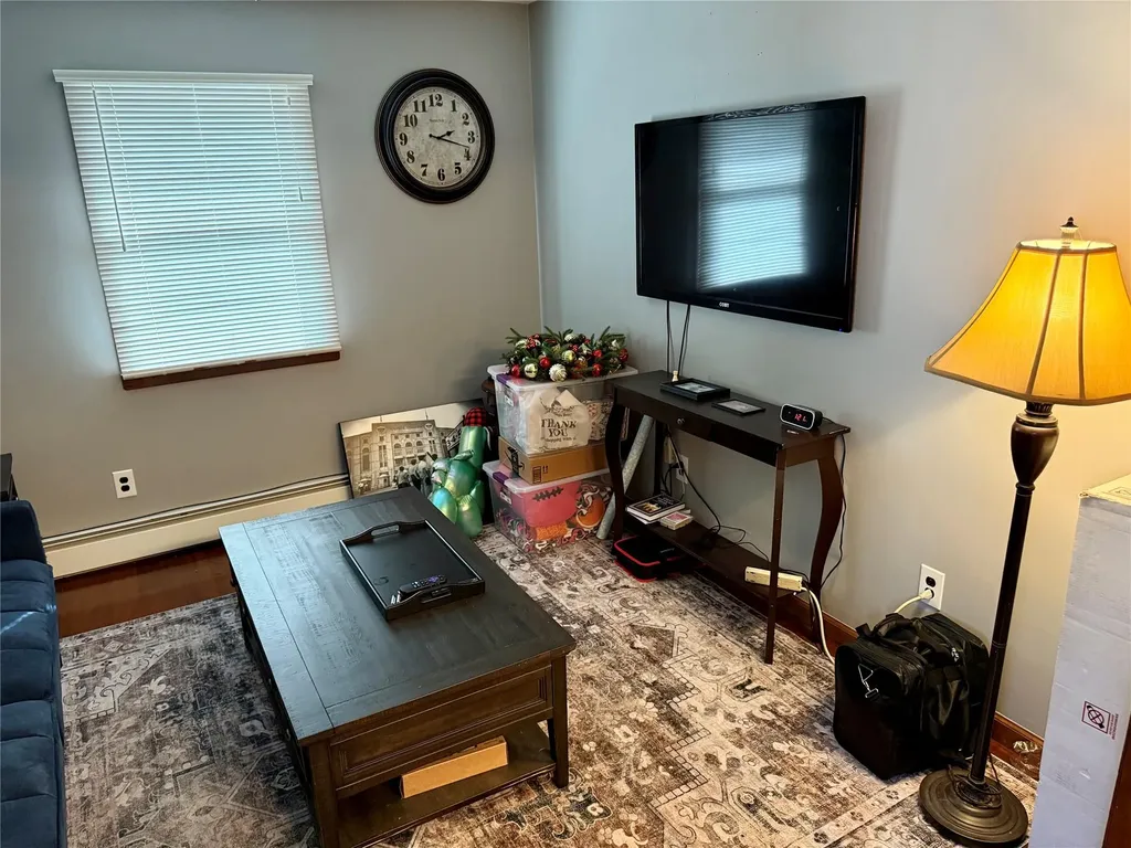 83 Heathcote Road Lindenhurst NY 11757