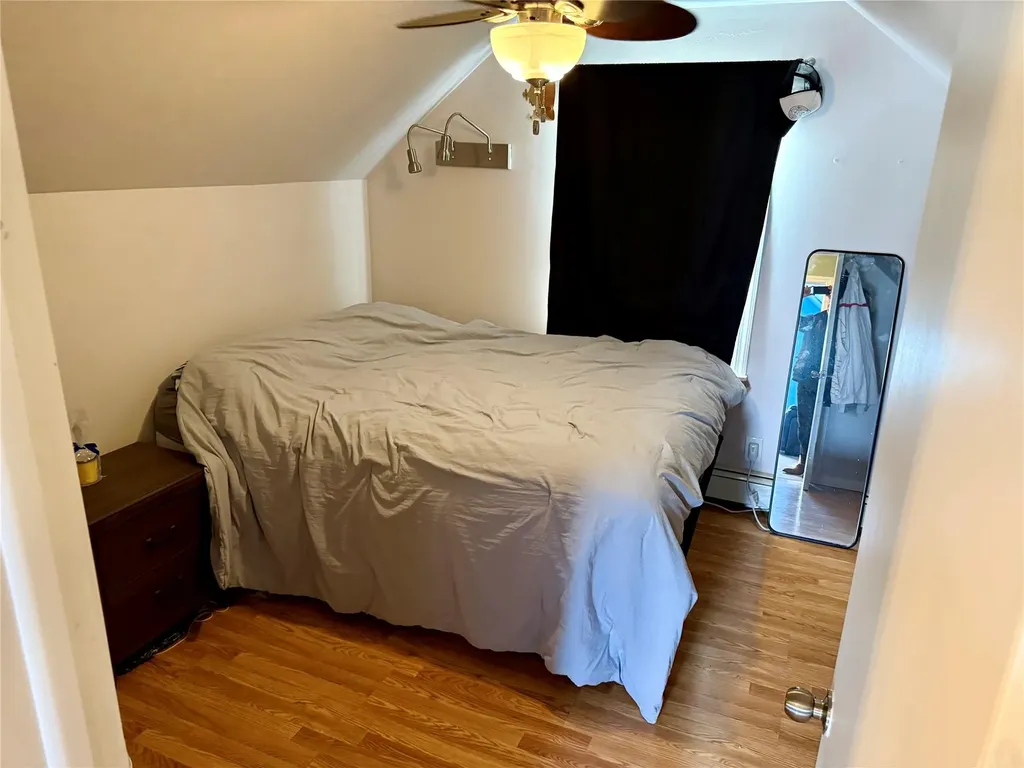 83 Heathcote Road Lindenhurst NY 11757