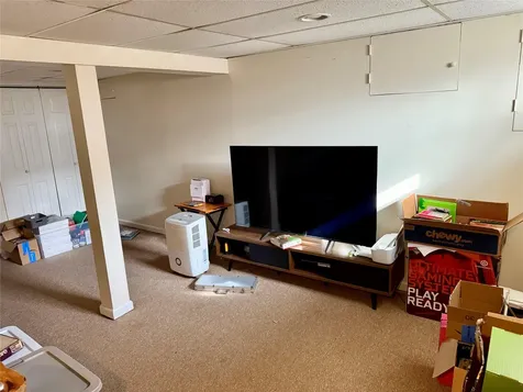 83 Heathcote Road Lindenhurst NY 11757