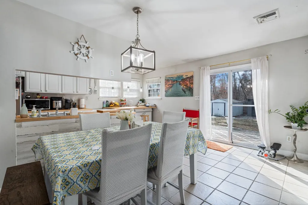 23 Oakland Drive W Riverhead NY 11901