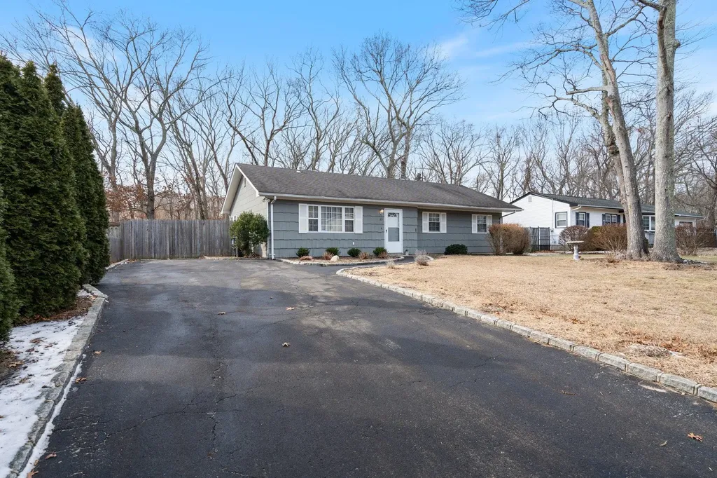 23 Oakland Drive W Riverhead NY 11901