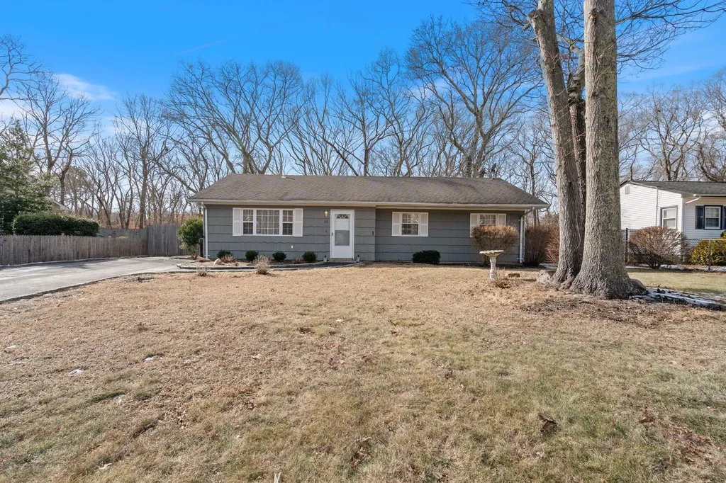 23 Oakland Drive W Riverhead NY 11901
