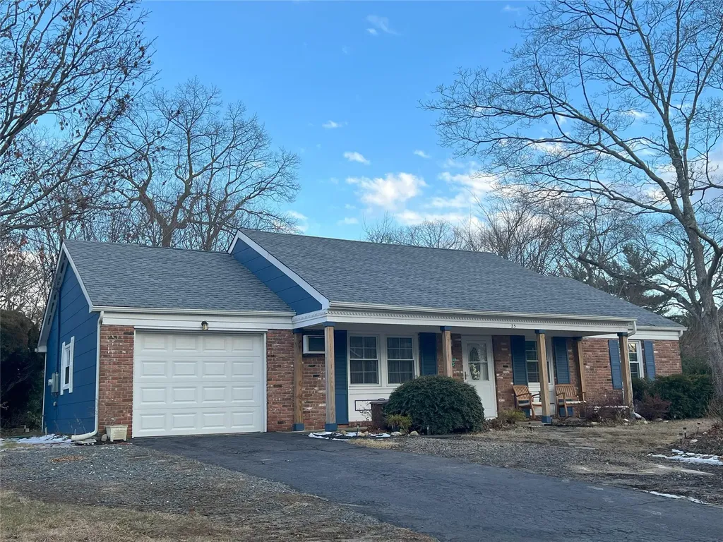 25 Pennaquid Road Brookhaven NY 11727