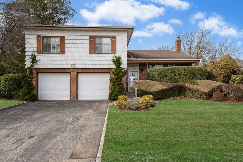 354 Elm Drive Roslyn NY 11576