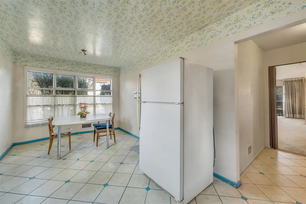 354 Elm Drive Roslyn NY 11576