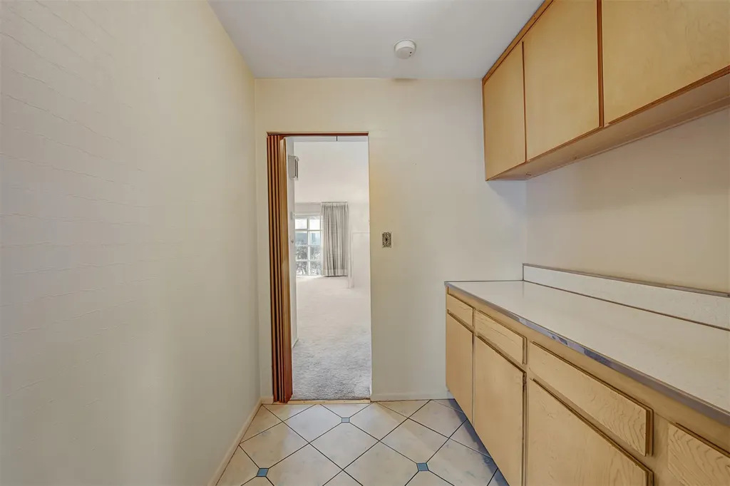 354 Elm Drive Roslyn NY 11576