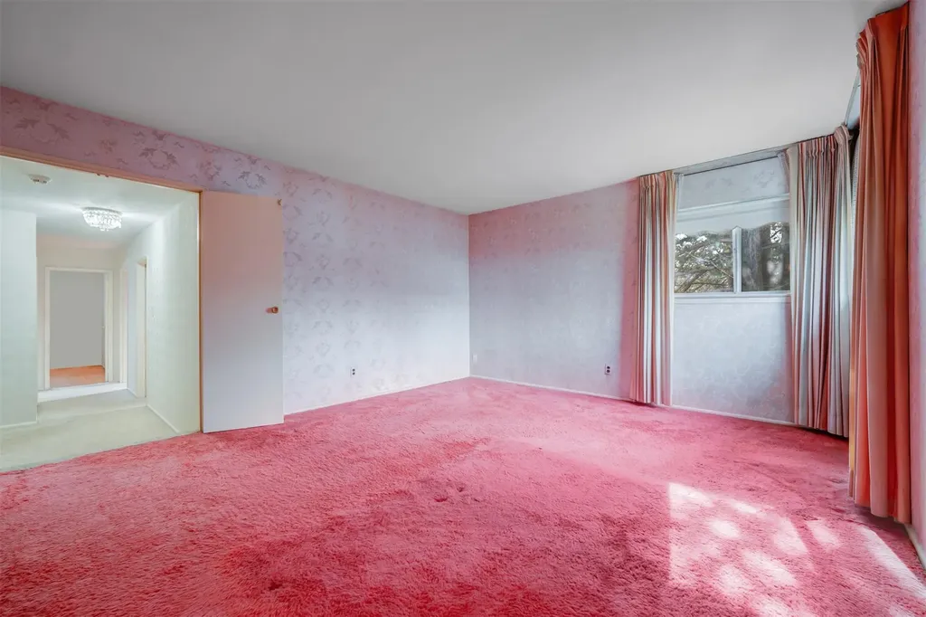 354 Elm Drive Roslyn NY 11576