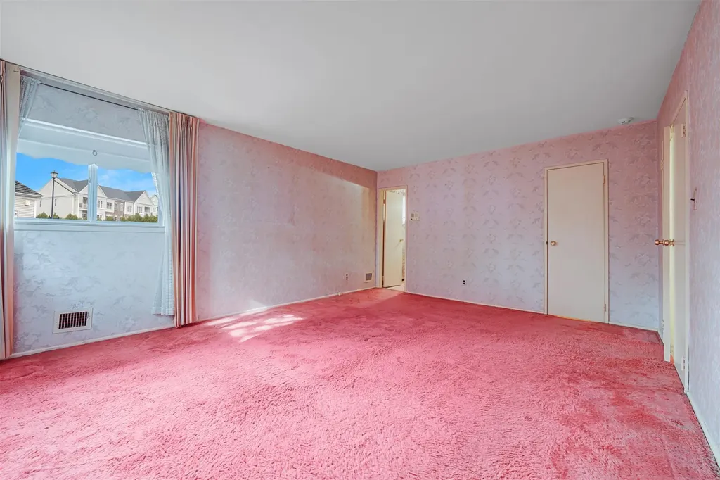 354 Elm Drive Roslyn NY 11576
