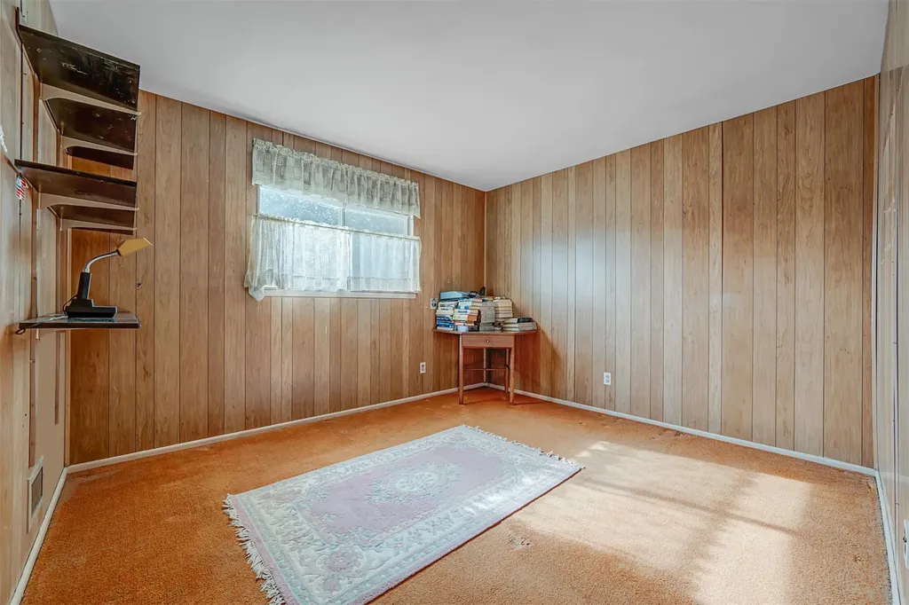 354 Elm Drive Roslyn NY 11576