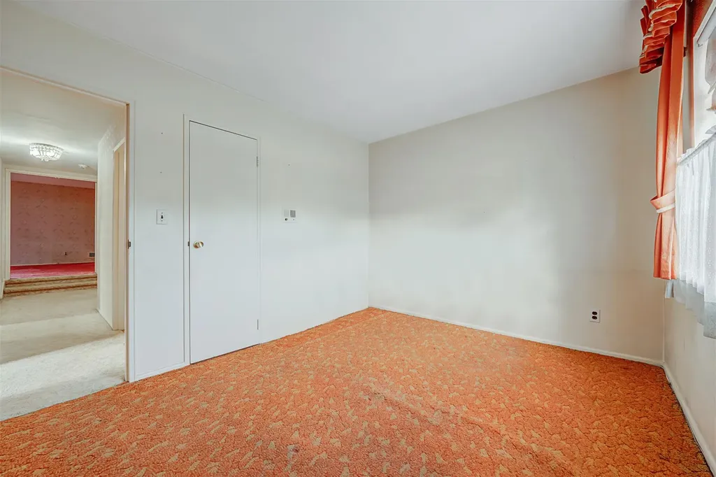 354 Elm Drive Roslyn NY 11576