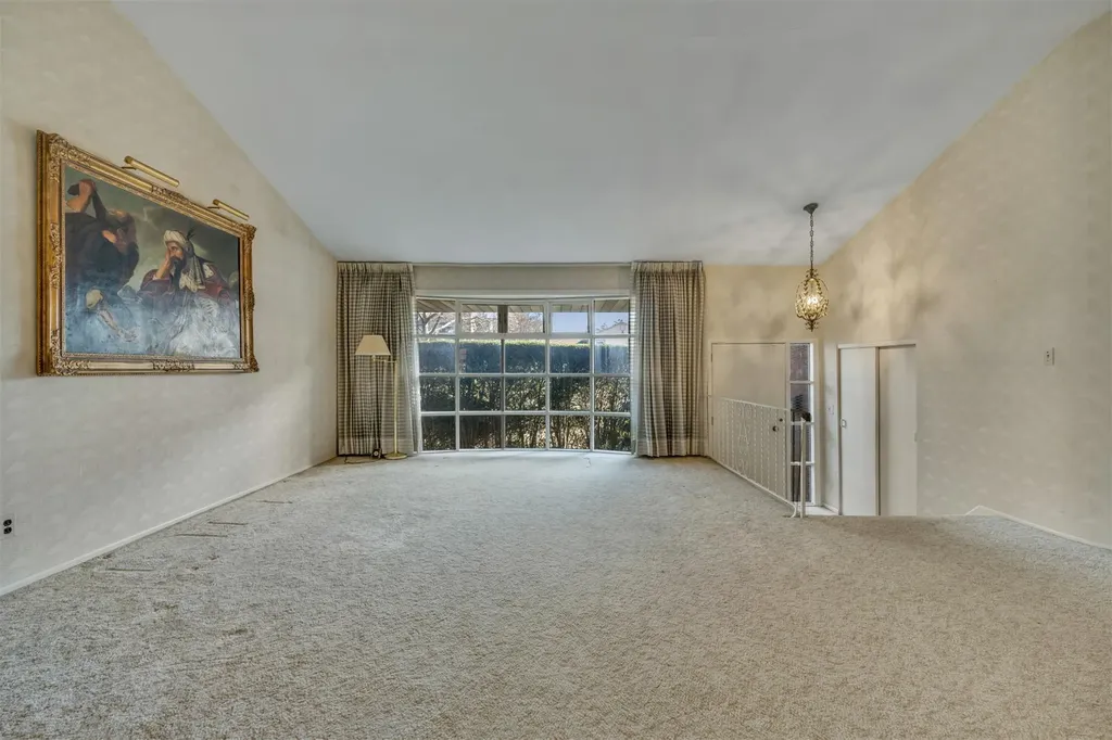 354 Elm Drive Roslyn NY 11576
