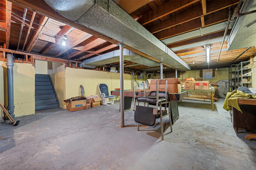354 Elm Drive Roslyn NY 11576