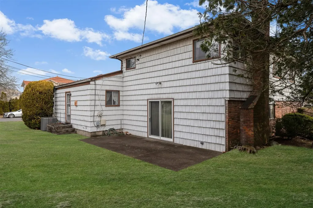 354 Elm Drive Roslyn NY 11576