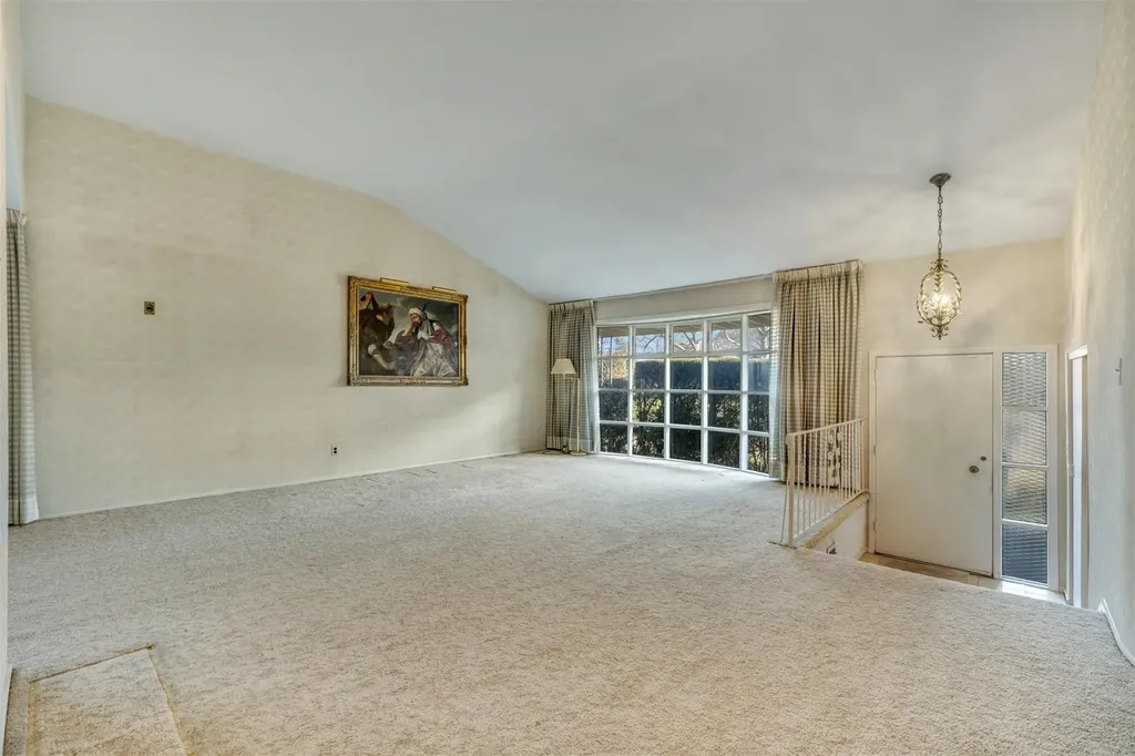 354 Elm Drive Roslyn NY 11576