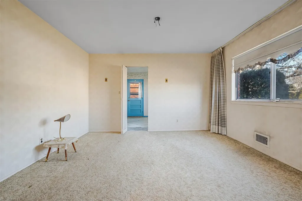 354 Elm Drive Roslyn NY 11576