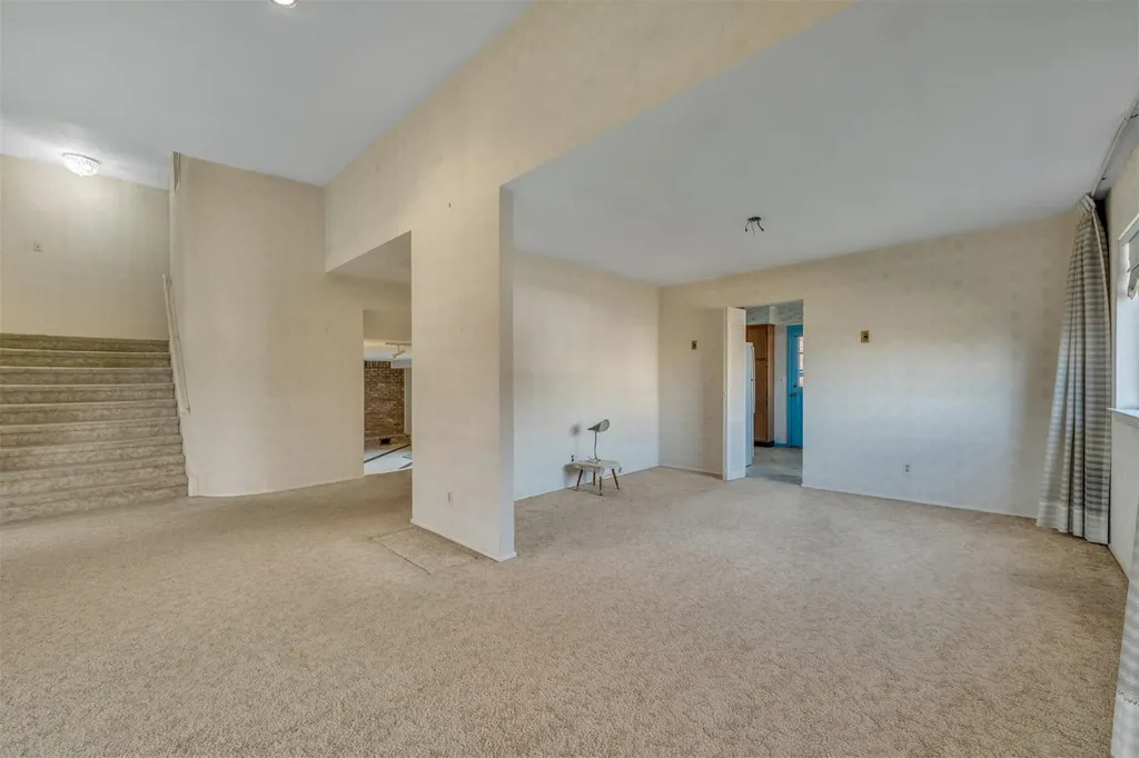 354 Elm Drive Roslyn NY 11576