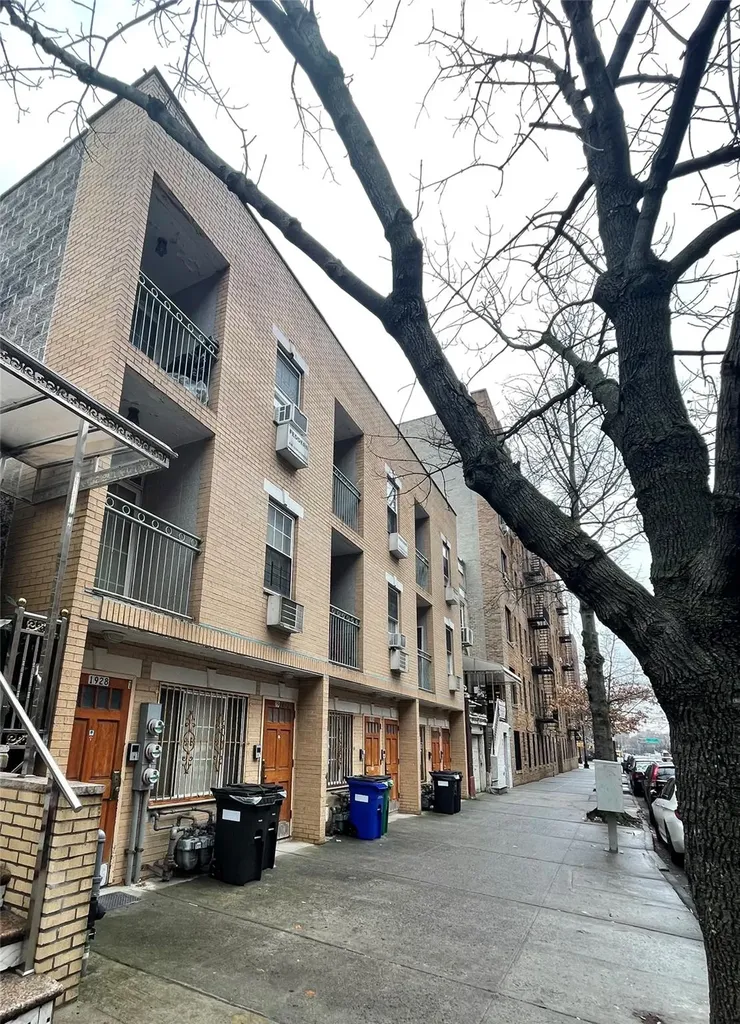 1928 Mcgraw Avenue Bronx NY 10462