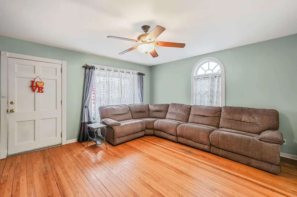 246 S Pershing Avenue Bethpage NY 11714