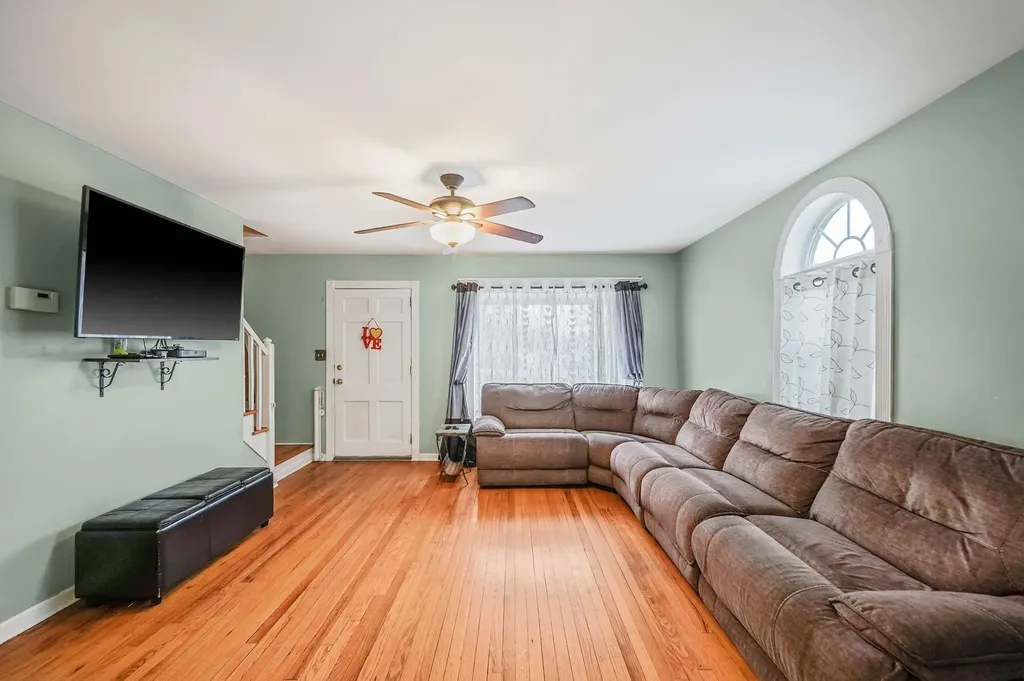 246 S Pershing Avenue Bethpage NY 11714