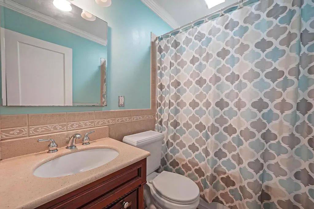 246 S Pershing Avenue Bethpage NY 11714