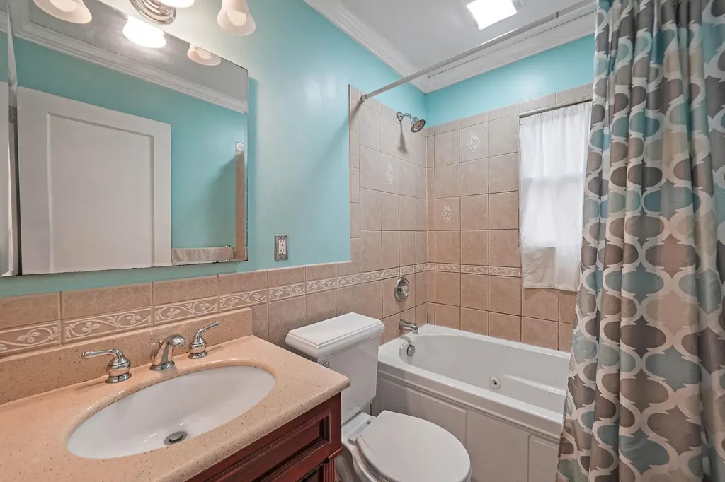 246 S Pershing Avenue Bethpage NY 11714