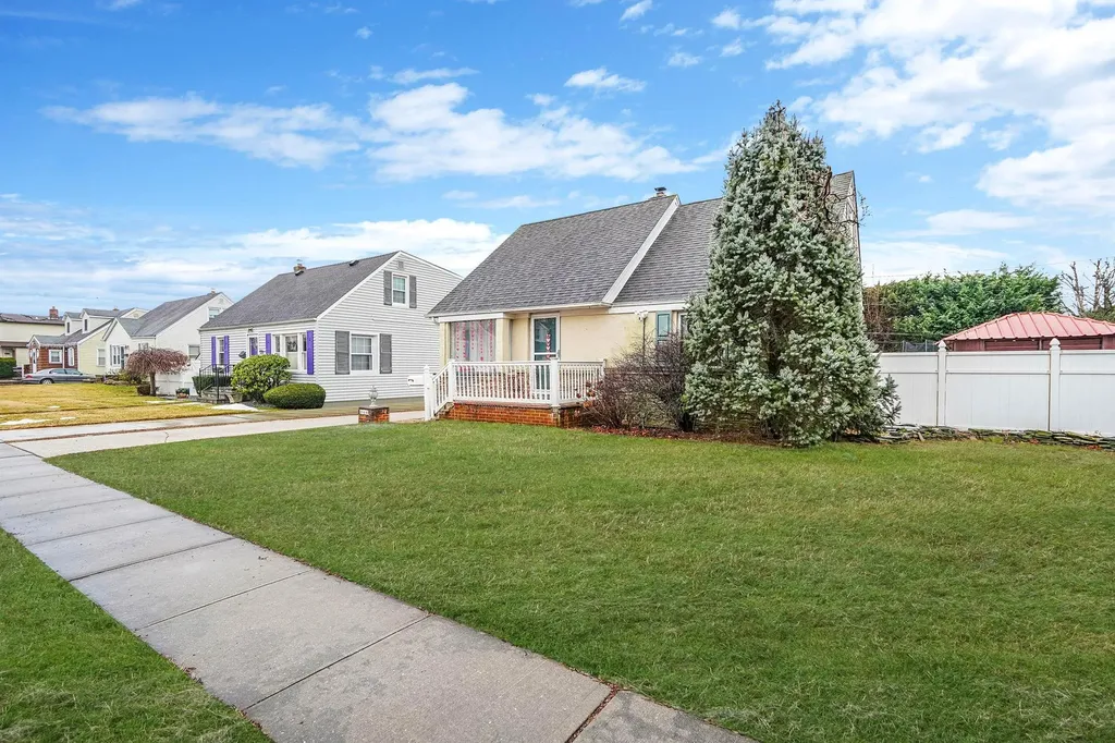 246 S Pershing Avenue Bethpage NY 11714