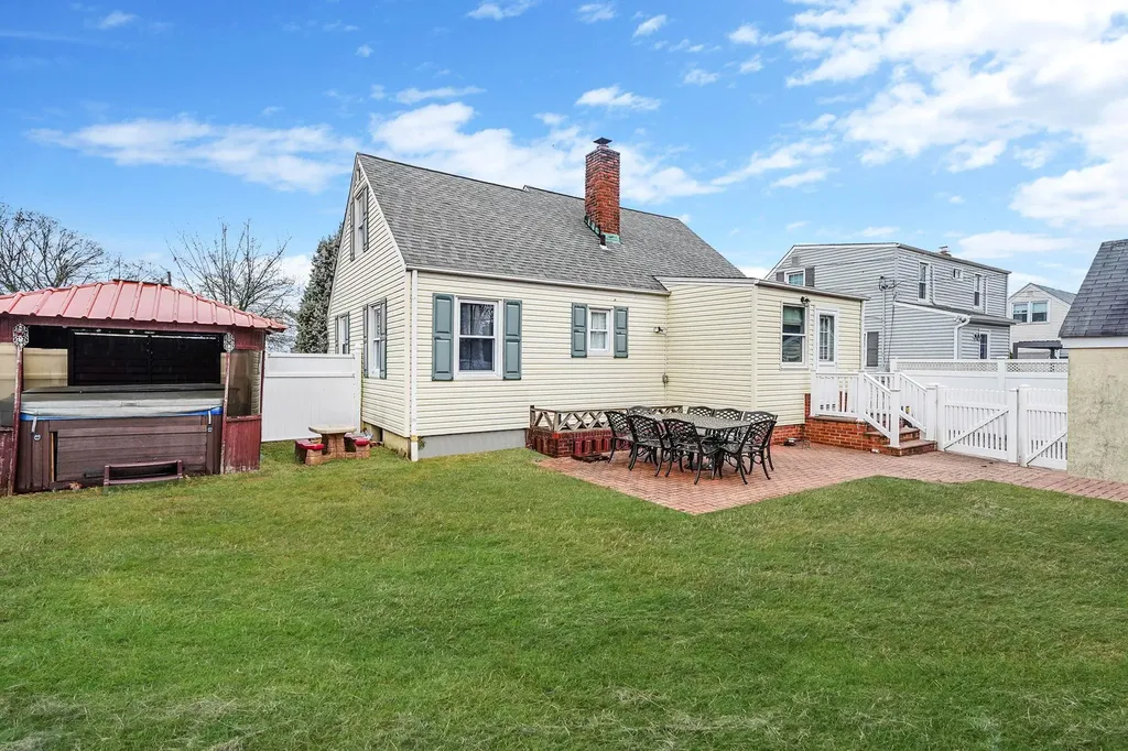 246 S Pershing Avenue Bethpage NY 11714