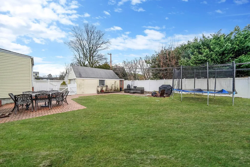 246 S Pershing Avenue Bethpage NY 11714