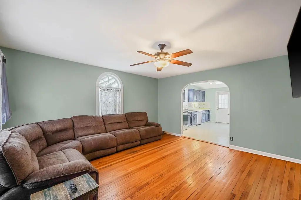 246 S Pershing Avenue Bethpage NY 11714