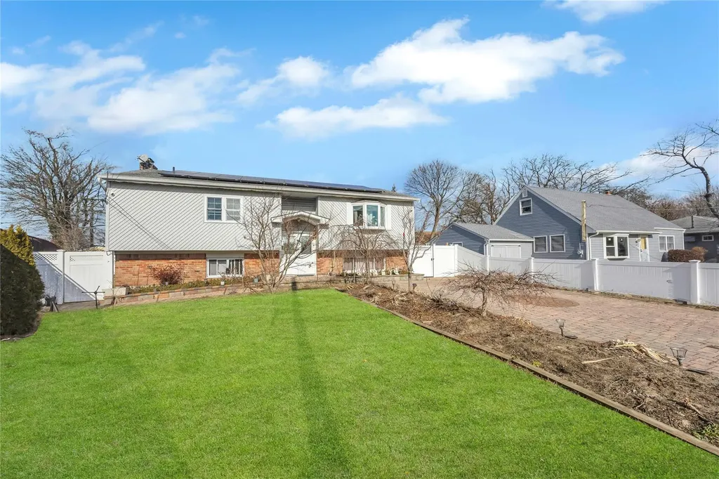 31 32nd Street Babylon NY 11726