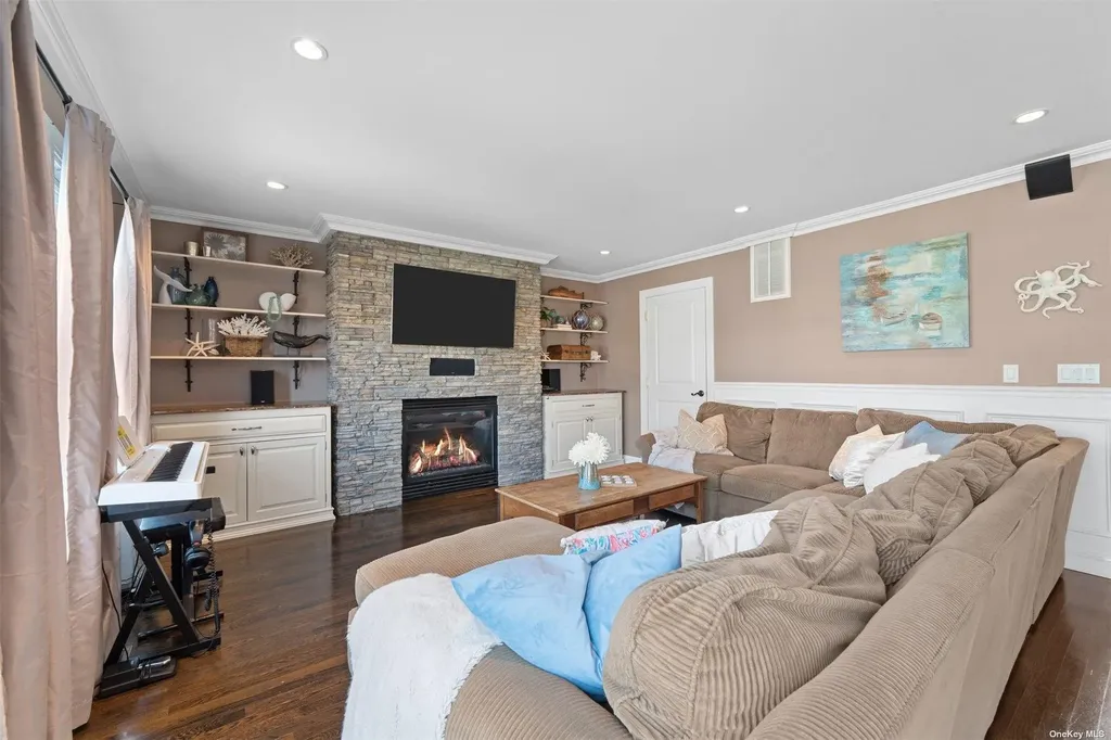 3 E Lincoln Avenue Massapequa NY 11758