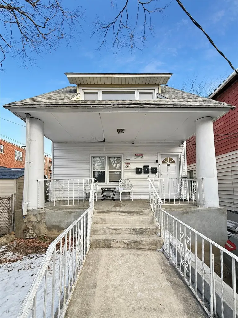 1011 E 216th Street Bronx NY 10469