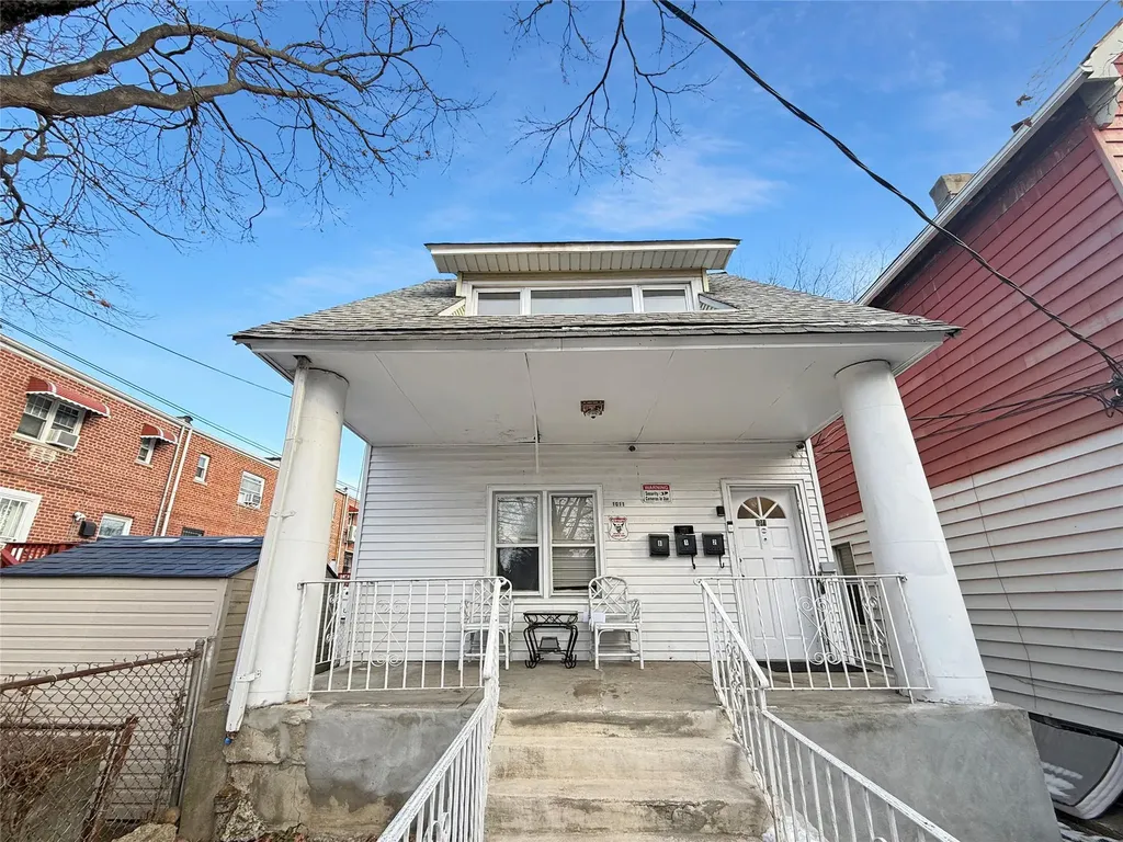 1011 E 216th Street Bronx NY 10469